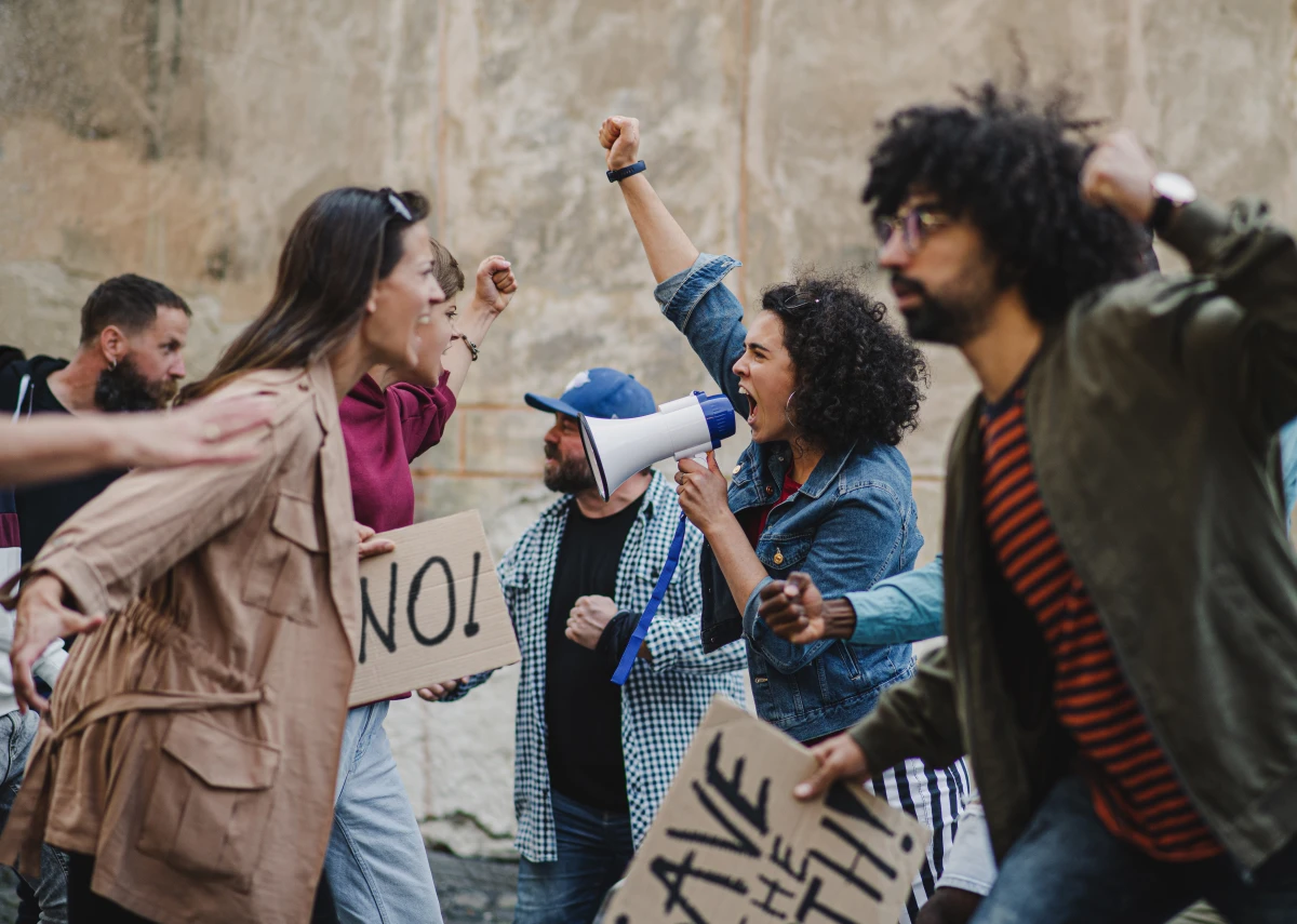La liberté de réunion face à la répression policière : un droit fondamental menacé ?