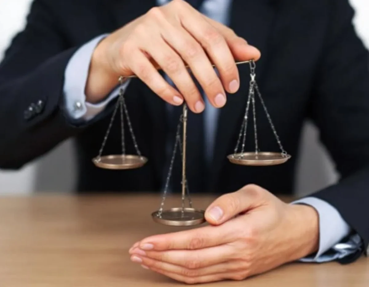 Arbitrage vs Médiation: Choisir la Bonne Voie pour Résoudre Vos Conflits